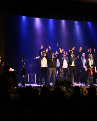Swinging Through The Holidays: Eric Marienthal & Lucy Woodward